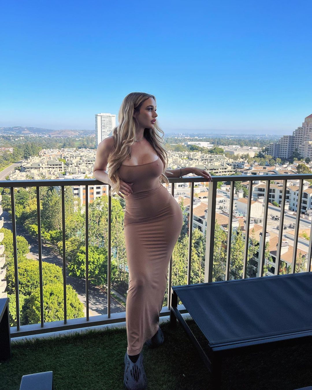 Real patient showing refined curves after Brazilian Butt Lift (BBL) at Vive Plastic Surgery Tijuana