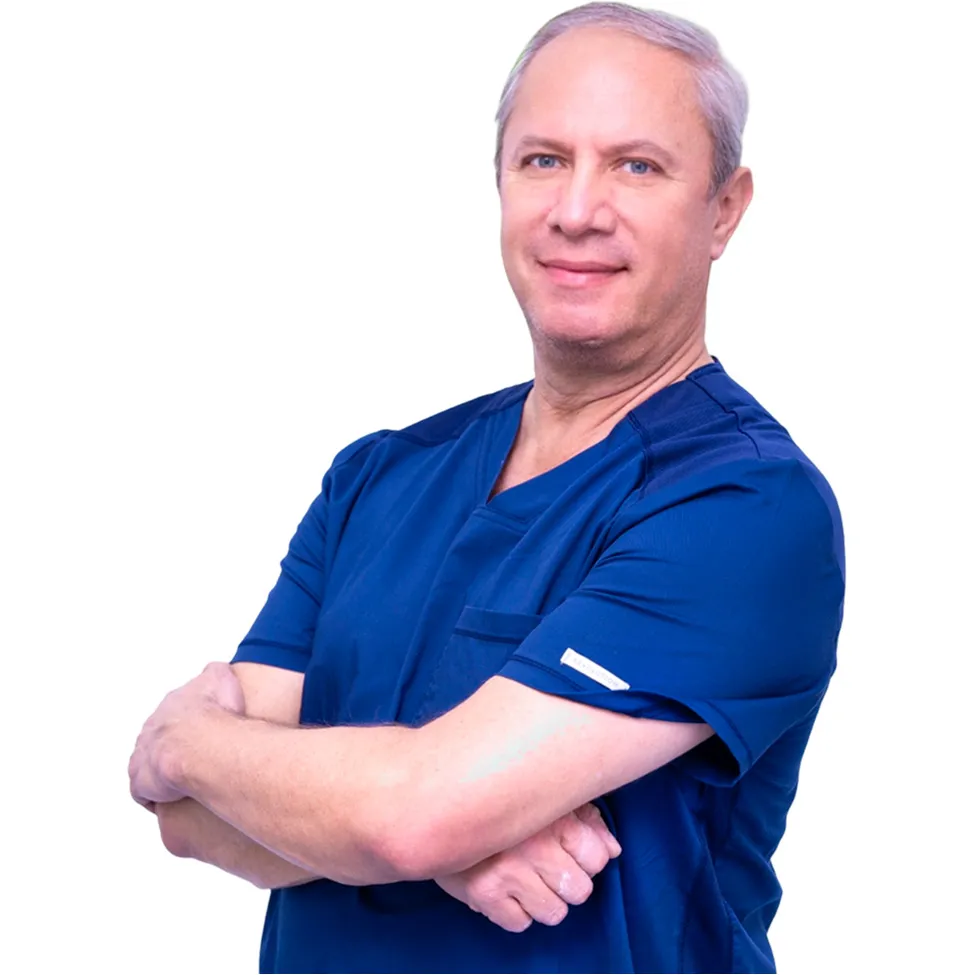 Dr. Alfredo Colón Lucach